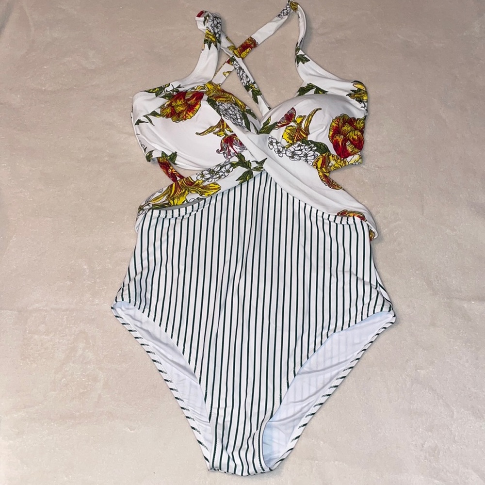 CUPSHE Onepiece Swim